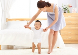 南寧月嫂公司：生了孩子請月嫂還是請婆婆來(lái)照顧，這四點(diǎn)是關(guān)鍵！